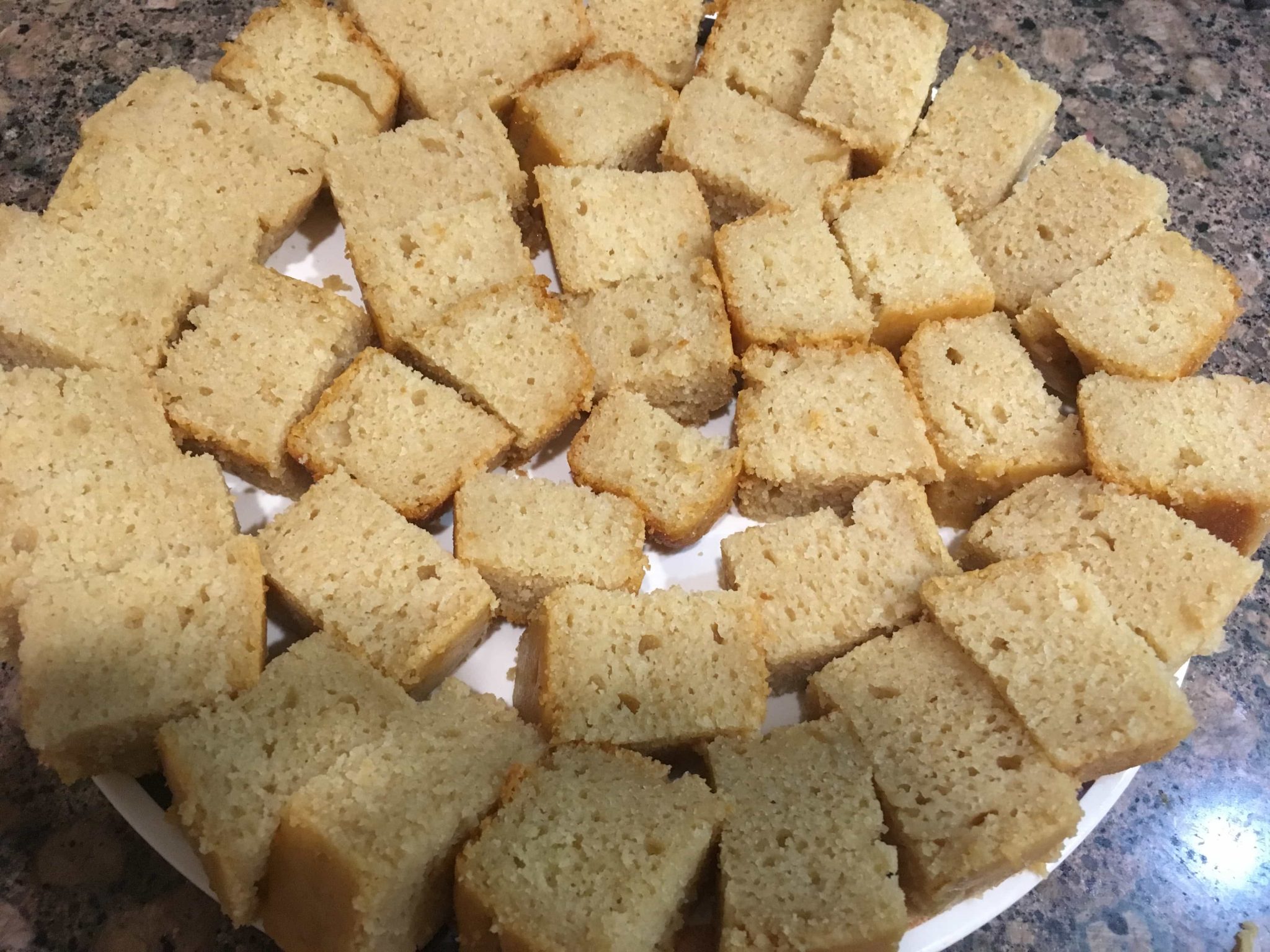 Cut the sponge cake in square pieces