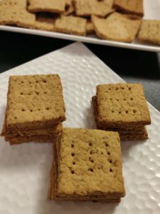 Healthy Crackers With Hummus & Oats