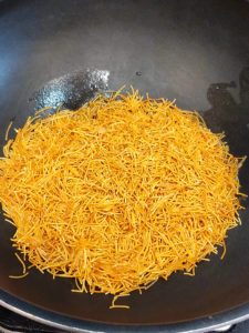 roast Vermicelli to golden brown color