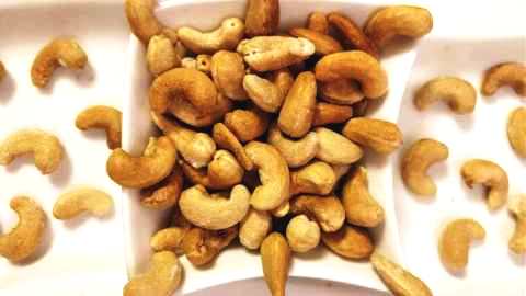 roasted and salted cashews in microwave