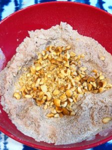 Mix ground hazelnuts and brown sugar