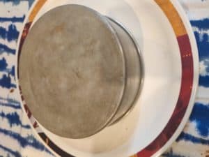 Keep a cake tin inverted in a plate