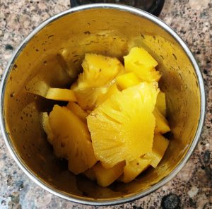 making pineapple puree